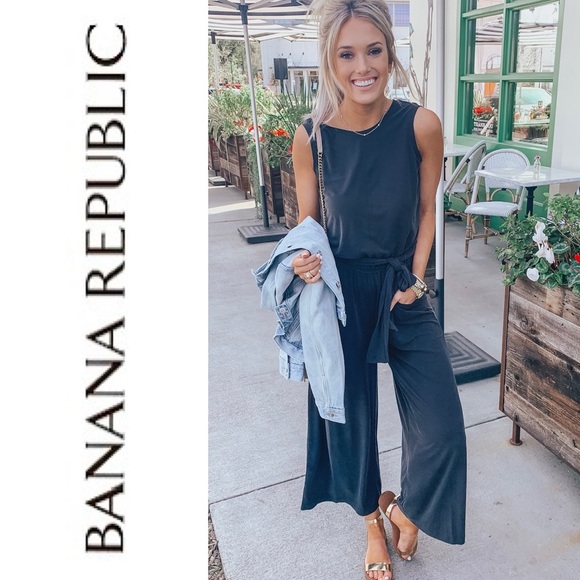 Banana Republic Pants - Banana Republic Black wide leg sleeveless dressy romper size 8